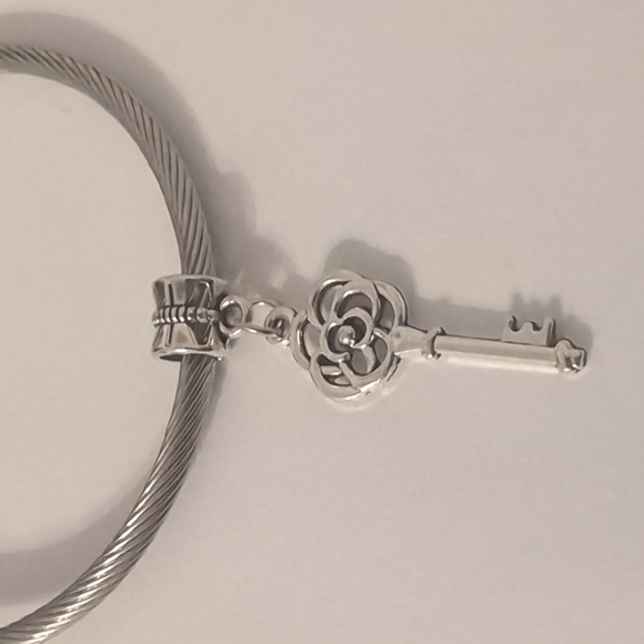 Silver Filigree Key Dangle‎ Charm for Pandora Style Bracelet - Picture 1 of 4